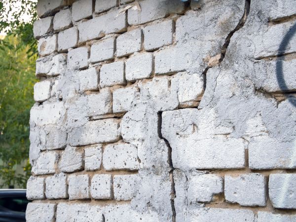 Cracked Brick Wall Repair in Anoka